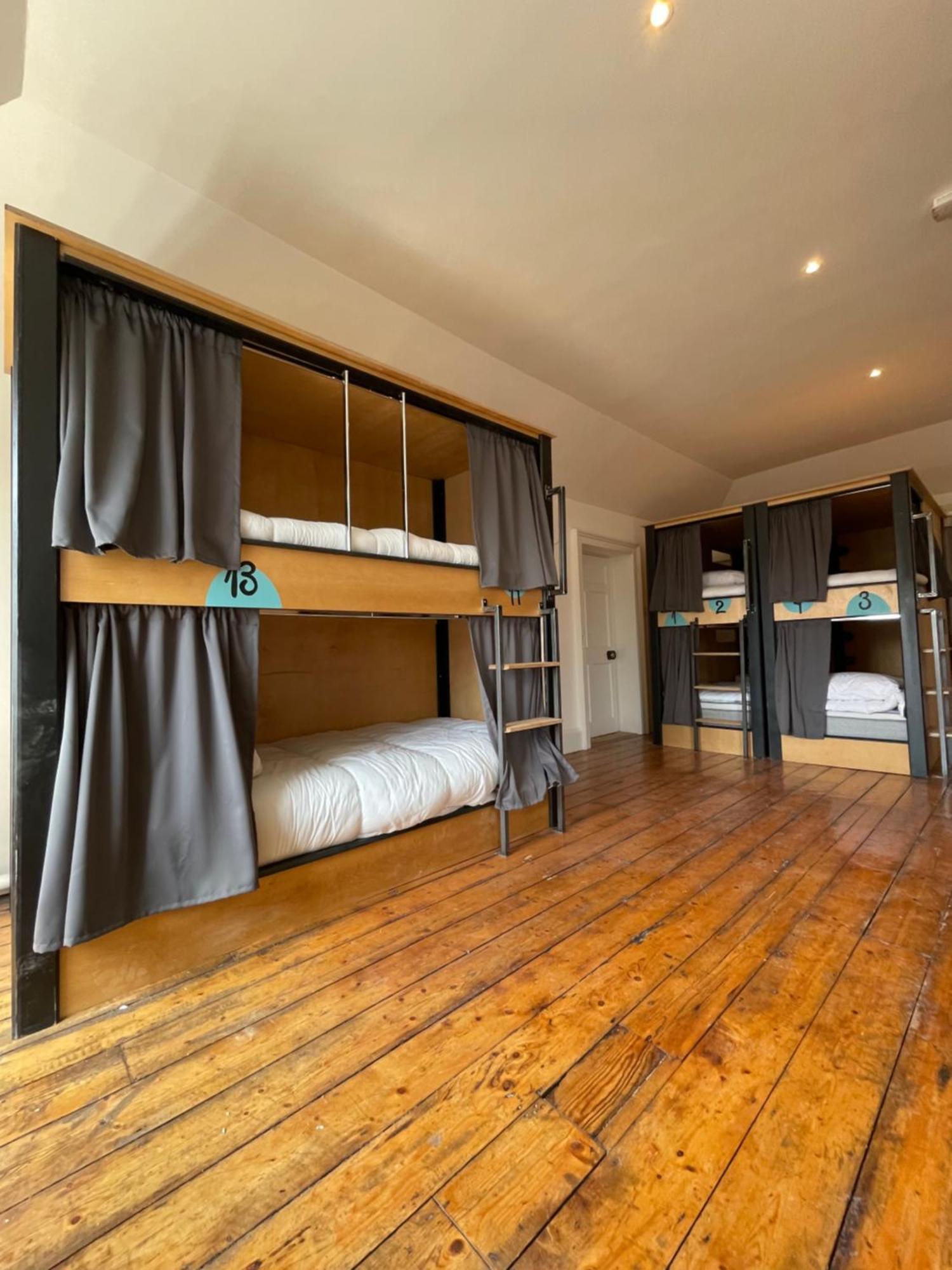 Leevin Hostel George Dublin Bagian luar foto