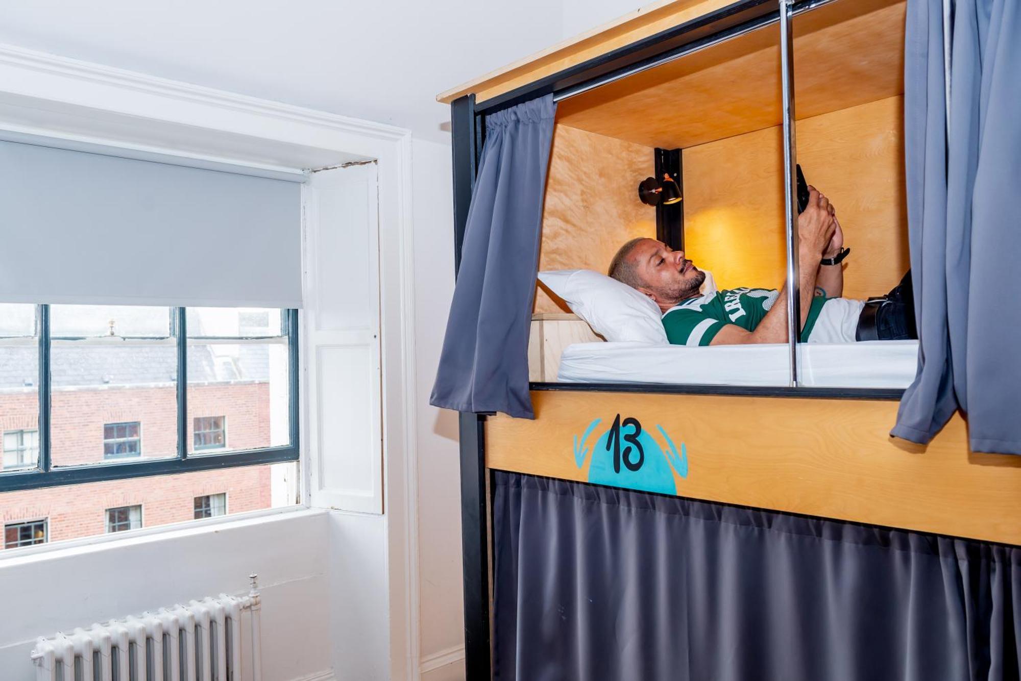 Leevin Hostel George Dublin Bagian luar foto