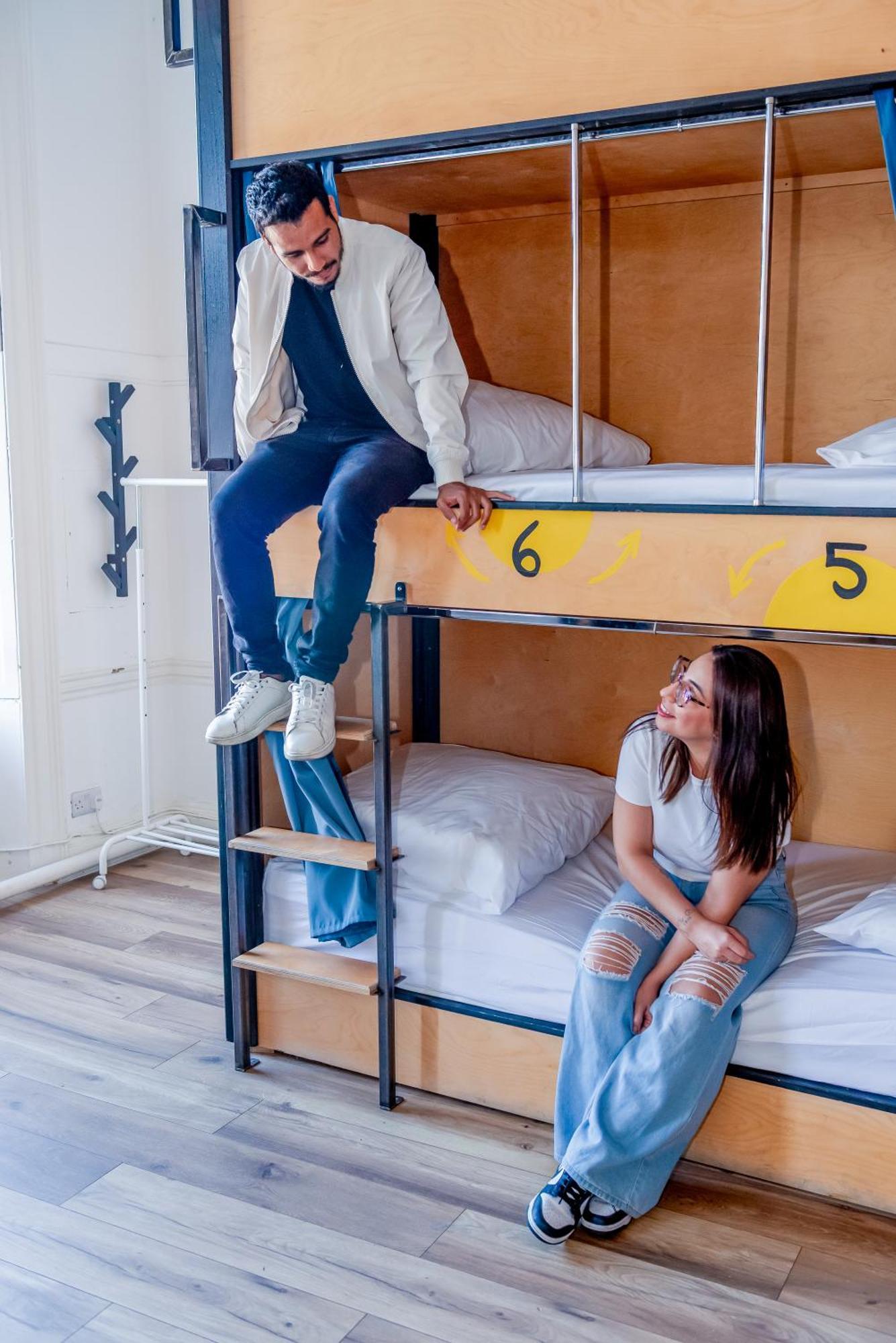 Leevin Hostel George Dublin Bagian luar foto