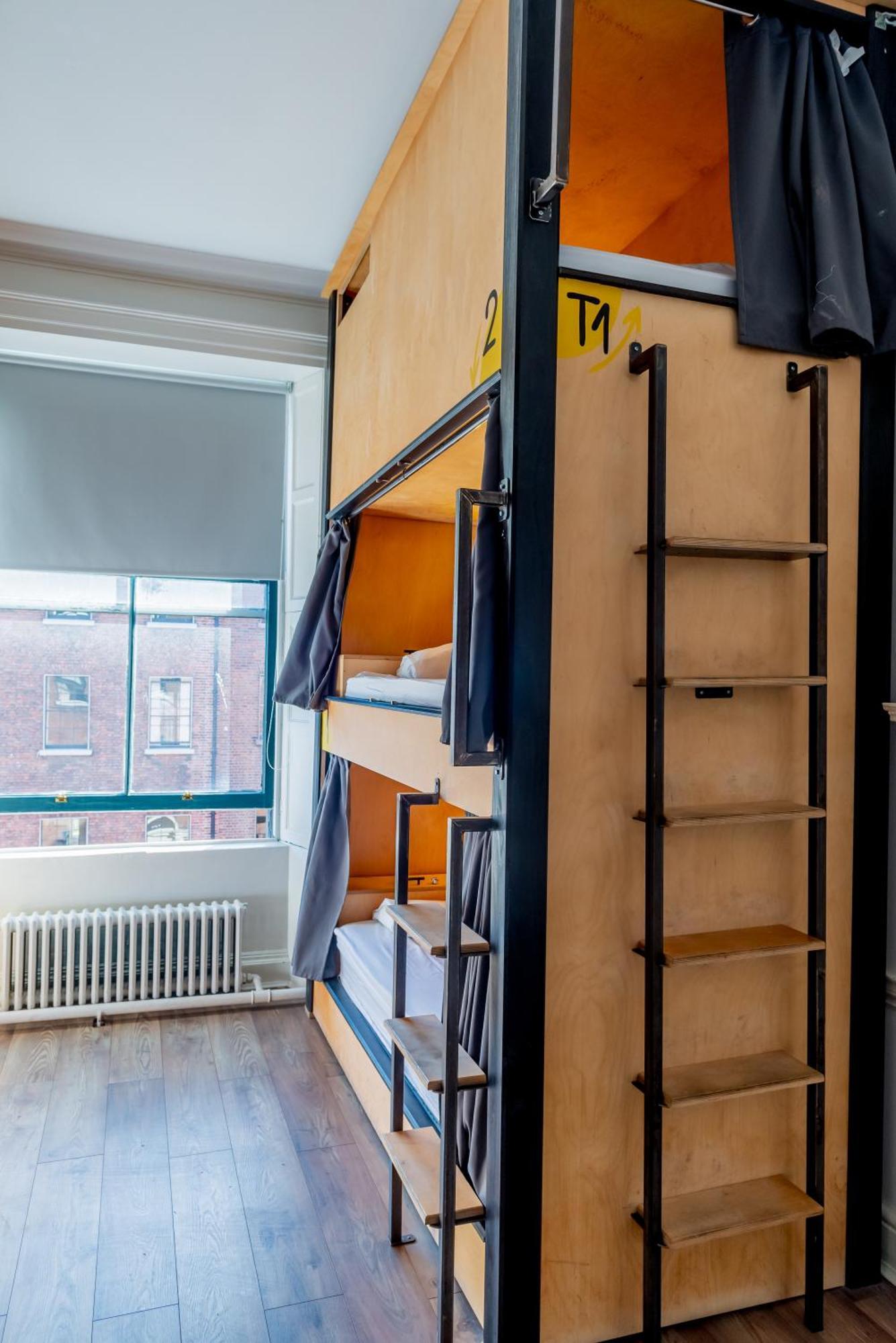 Leevin Hostel George Dublin Bagian luar foto